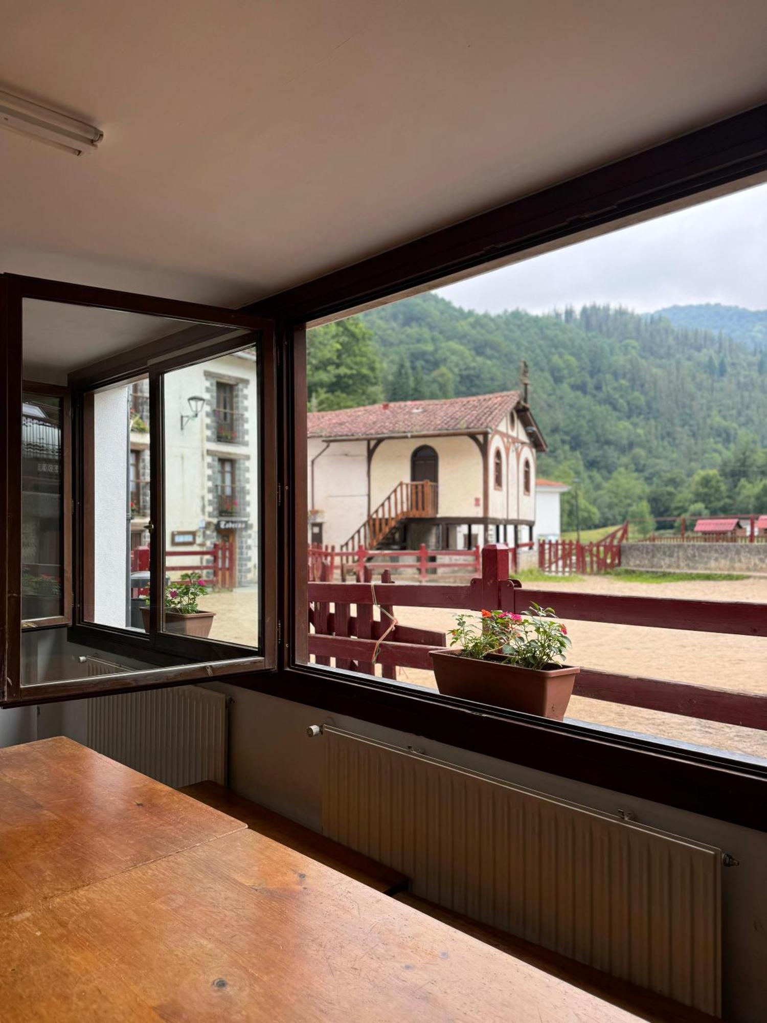 Albergue De Lastur 德巴 外观 照片