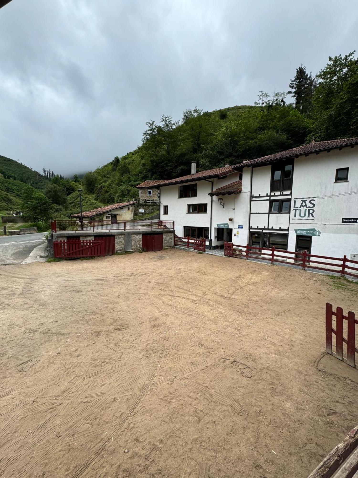 Albergue De Lastur 德巴 外观 照片